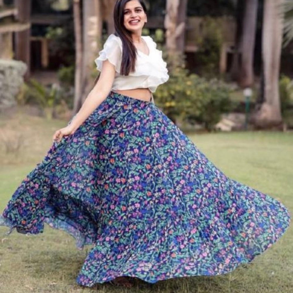 The georgette crop top comes with skirt and blouse